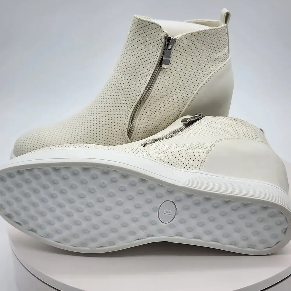 NEW Journee Collection Pennelope Ivory Wedge Sneakers Women's Size 10 Side Zip